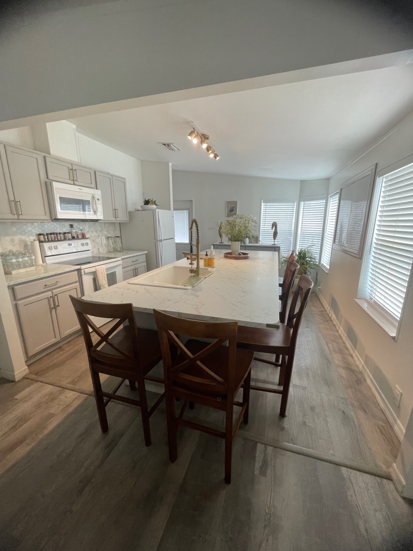 Open-plan kitchen and dining area